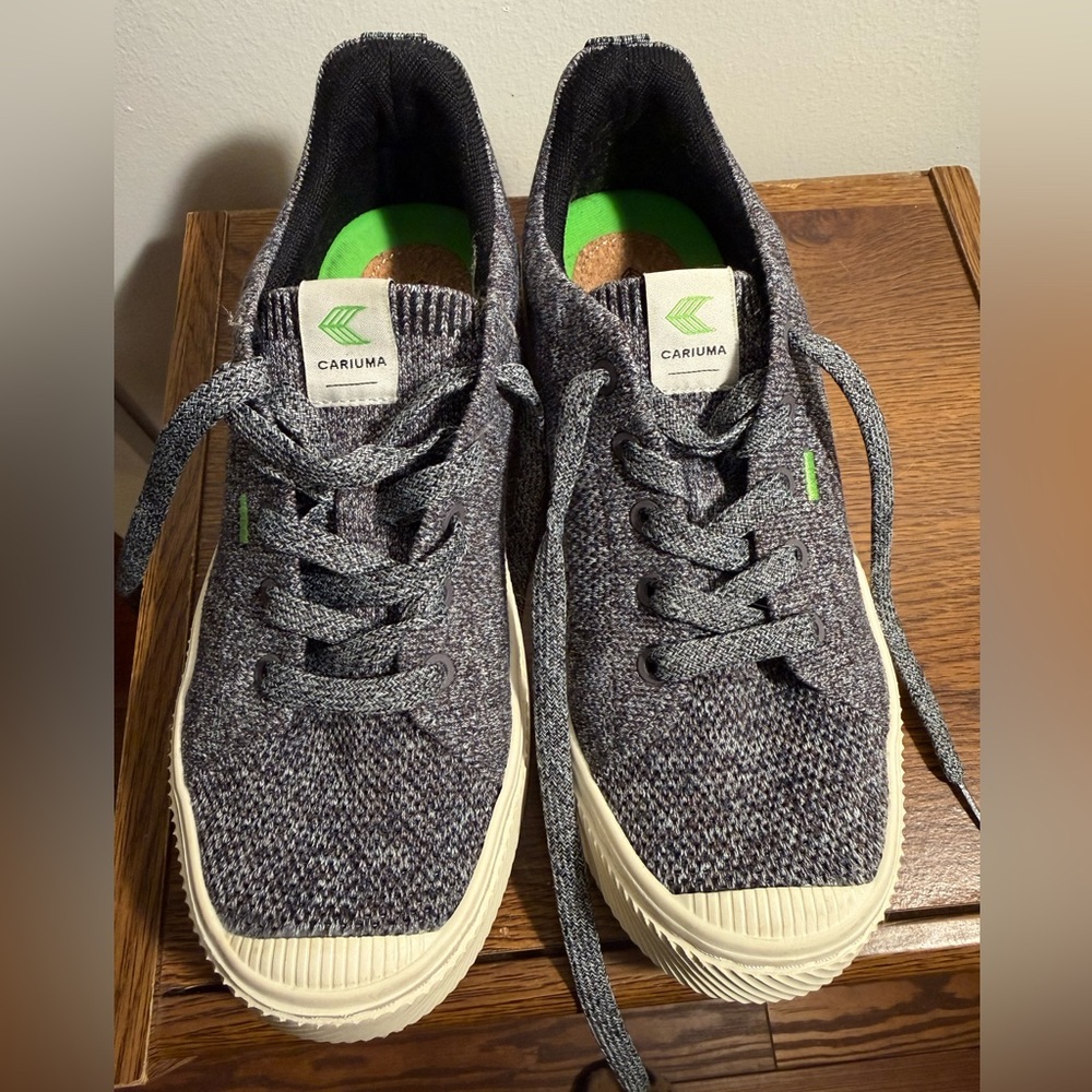 Cariuma Women’s Gray Sneakers